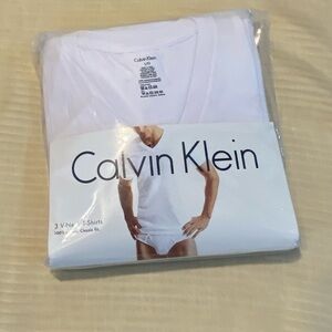 Calvin Klein White V-Neck T-Shirts set of 3. Size L.